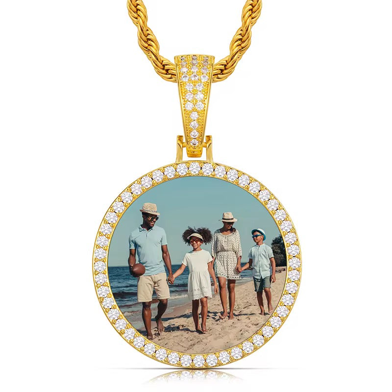 Portaretrato circular bañado en oro de 18k
