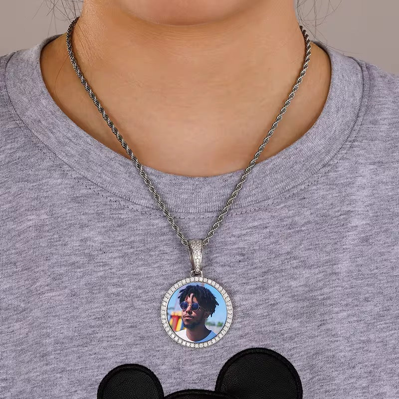 Portaretrato circular bañado en oro de 18k