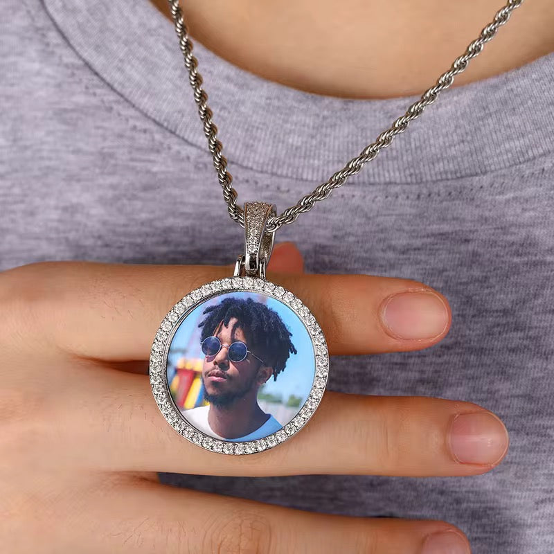 Portaretrato circular bañado en oro de 18k