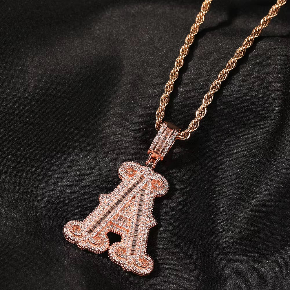 Dije inicial A Full Diamond oro rosado con cadena rope