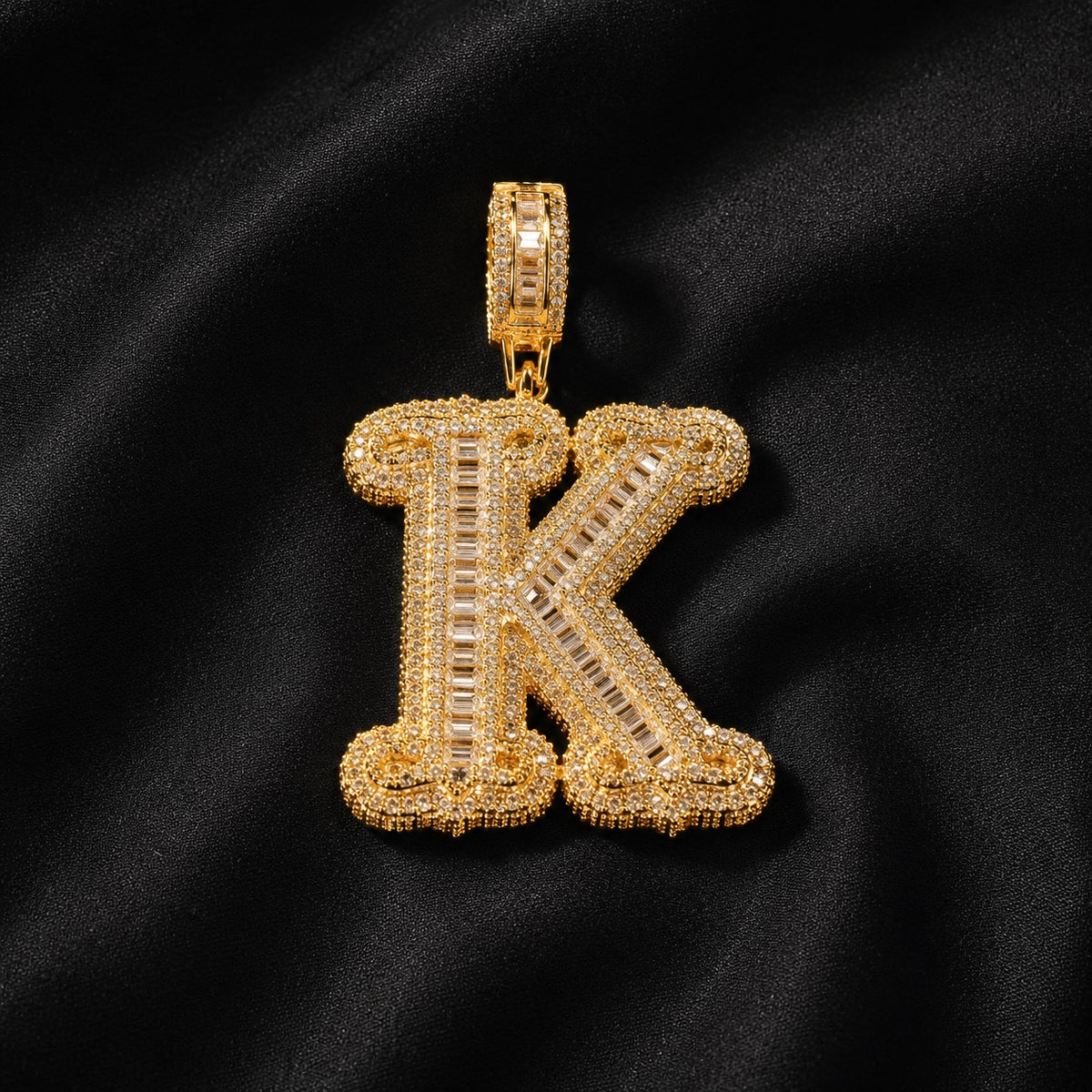 Dije inicial K Full Diamond dorado